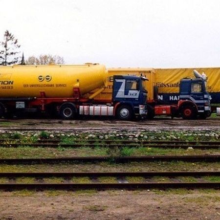 Große LKWs von Ernst Glomm Logistics aus dem Jahr 1960